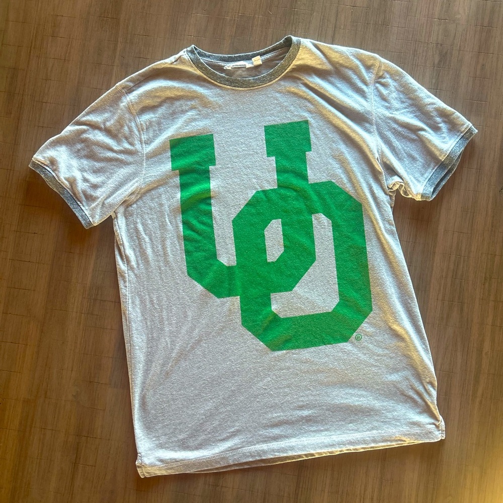 ✨UNIVERSITY OF OREGON TEE✨ medium